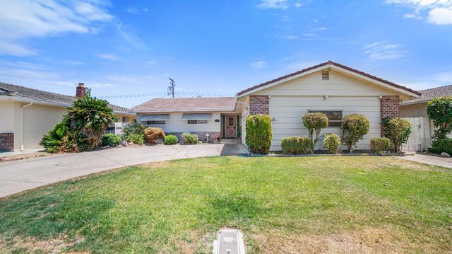 206 Benson Dr, Lodi, CA 95242