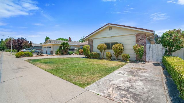 206 Benson Dr, Lodi, CA 95242
