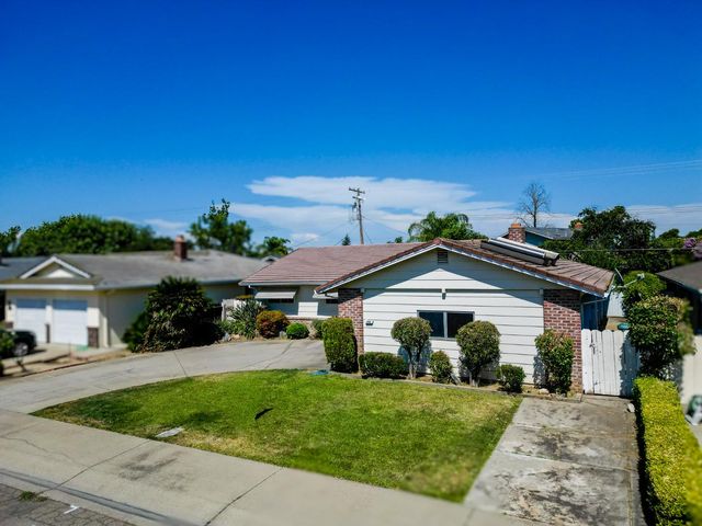 206 Benson Dr, Lodi, CA 95242