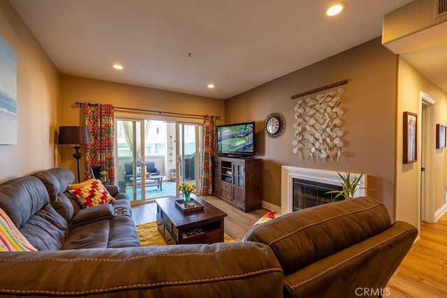 1516 Pacific Coast, Huntington Beach, CA 92648