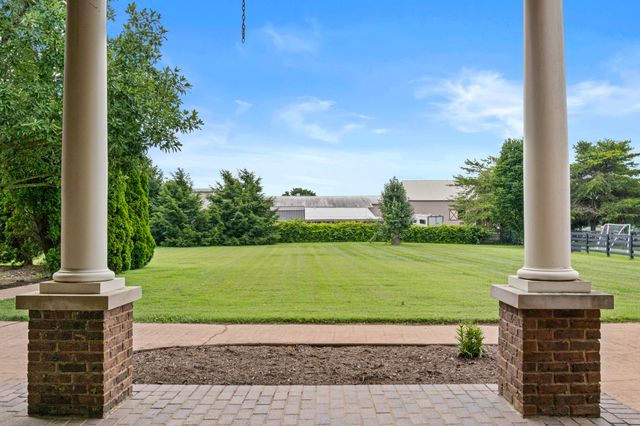 1047 Wil rose Lane, Versailles, KY 40383