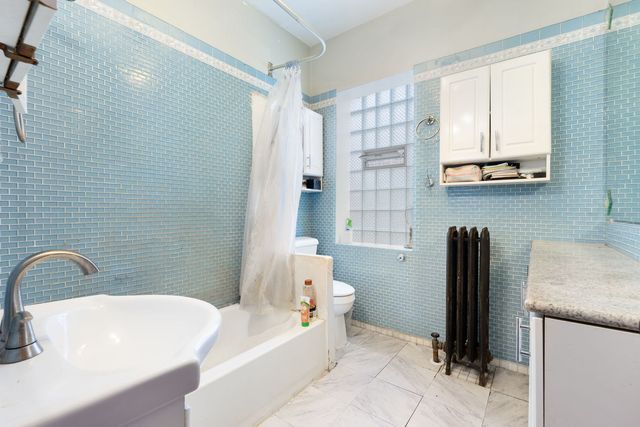 6820 S Dante Avenue, Chicago, IL 60637