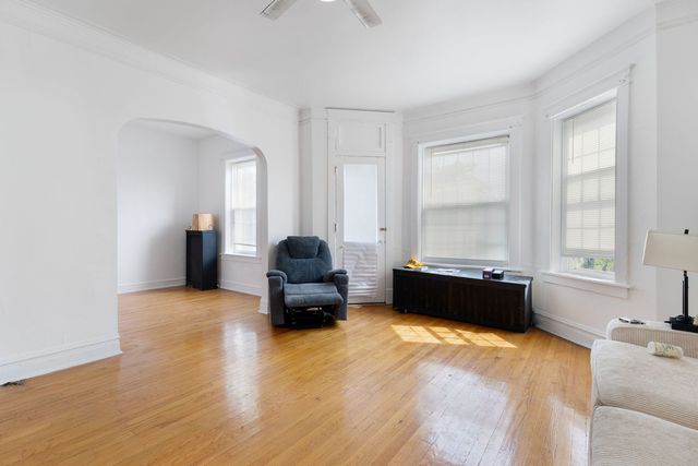 6820 S Dante Avenue, Chicago, IL 60637
