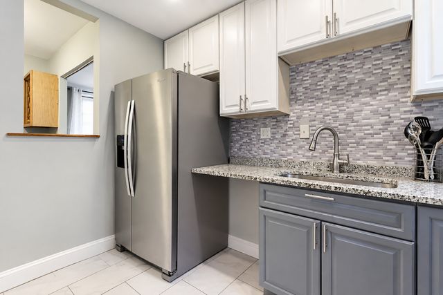 6820 S Dante Avenue, Chicago, IL 60637