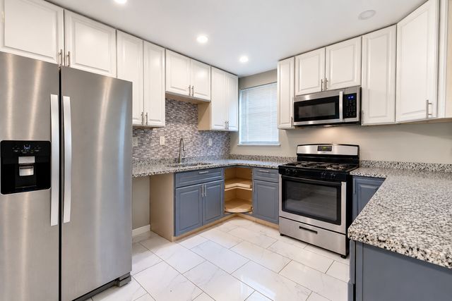 6820 S Dante Avenue, Chicago, IL 60637