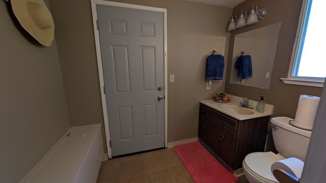 404 Fall Ave, Madera, CA 93637