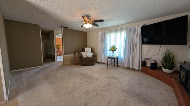 404 Fall Ave, Madera, CA 93637