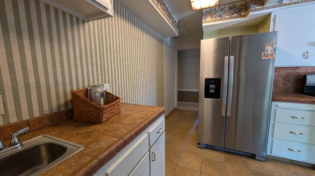 404 Fall Ave, Madera, CA 93637