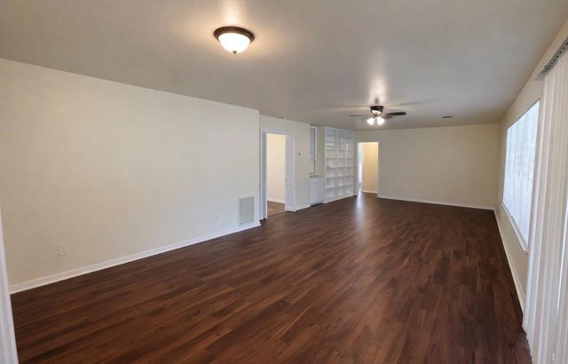 205 E Crestmont Drive, Alvin, TX 77511