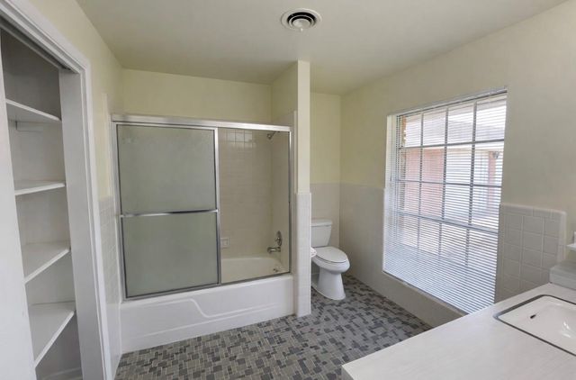 205 E Crestmont Drive, Alvin, TX 77511