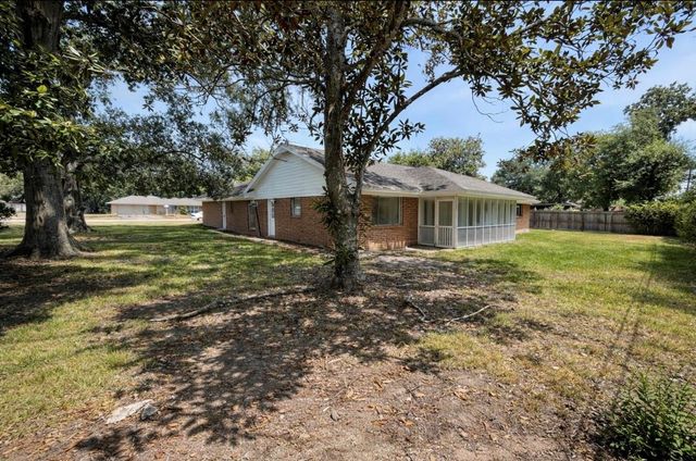 205 E Crestmont Drive, Alvin, TX 77511