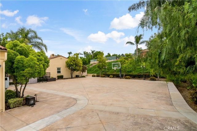 689 Crystal Mountain, Riverside, CA 92506
