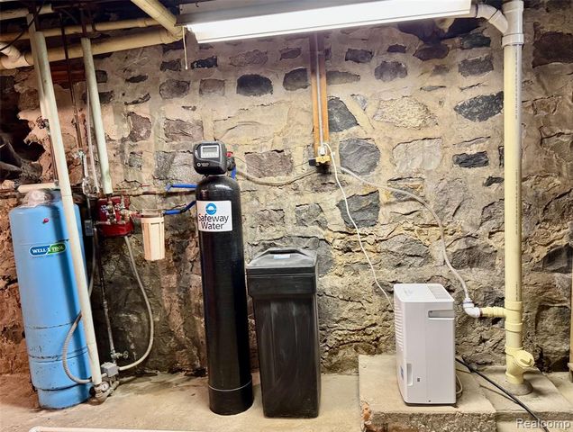 3801 Hollow Corners Road, Dryden, MI 48428