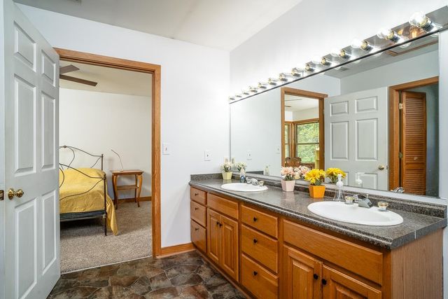 6070 FREDERICKSBURG RD, Barboursville, VA 22923