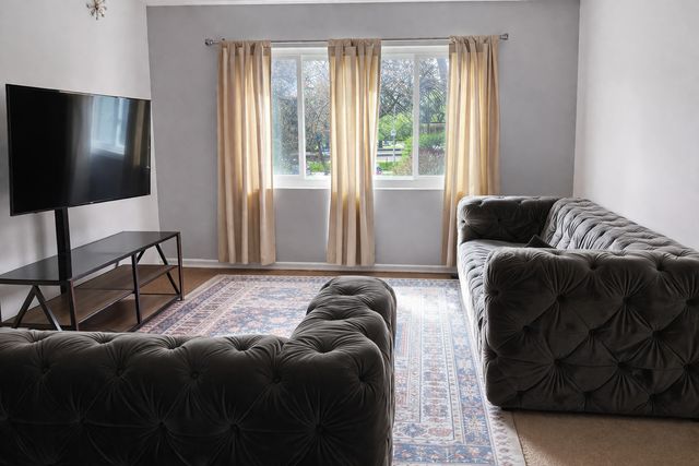 1706 W Jarvis Avenue 1W, Chicago, IL 60626