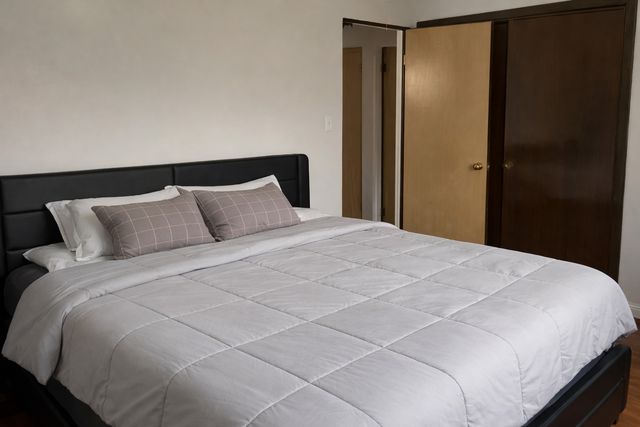 1706 W Jarvis Avenue 1W, Chicago, IL 60626