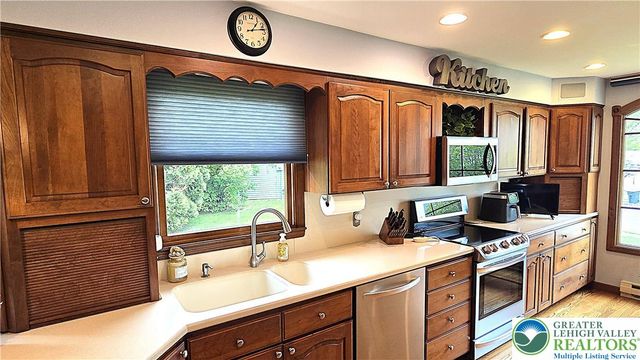 1812 Elmhurst Drive, Whitehall Twp, PA 18052