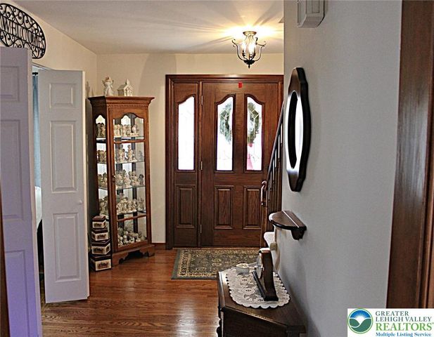 1812 Elmhurst Drive, Whitehall Twp, PA 18052