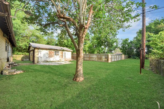 117 E Witcher Lane, Houston, TX 77076