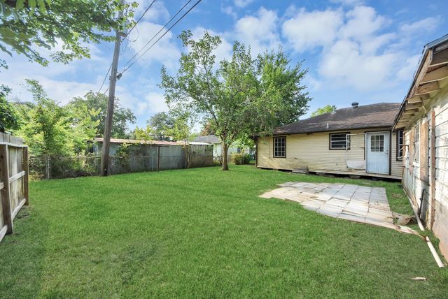 117 E Witcher Lane, Houston, TX 77076