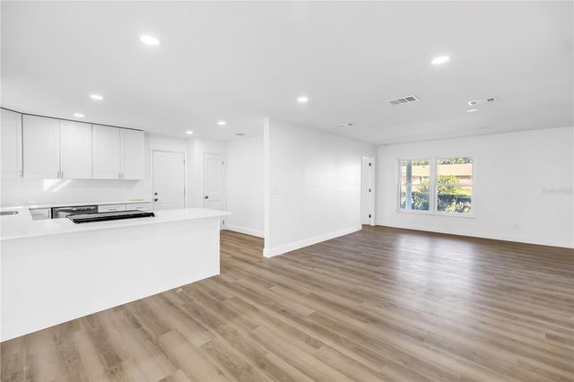 6127 18TH STREET, Zephyrhills, FL 33542