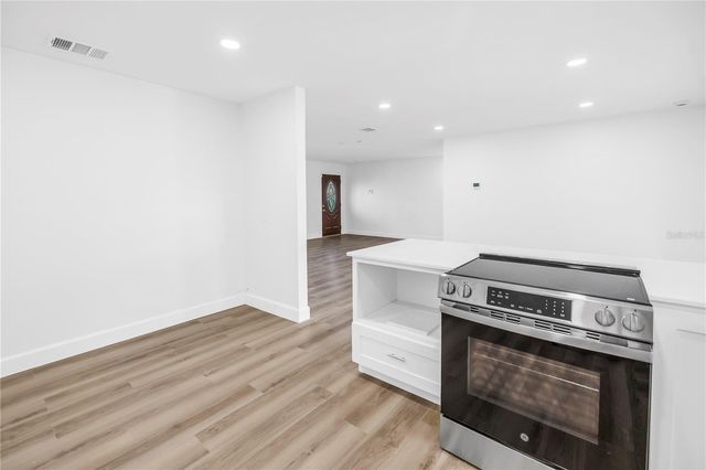 6127 18TH STREET, Zephyrhills, FL 33542