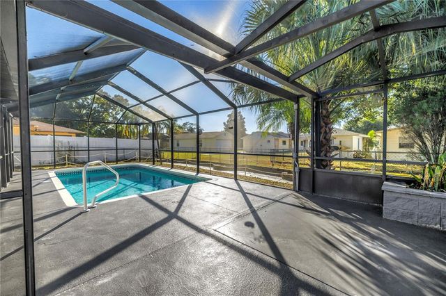 6127 18TH STREET, Zephyrhills, FL 33542