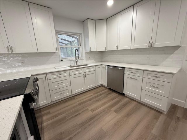 6127 18TH STREET, Zephyrhills, FL 33542