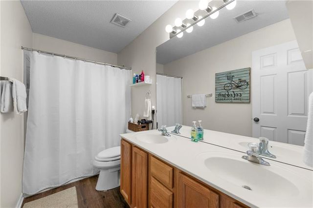 5521 N Fairmount Avenue, Kansas City, MO 64118