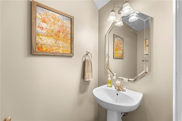 5521 N Fairmount Avenue, Kansas City, MO 64118