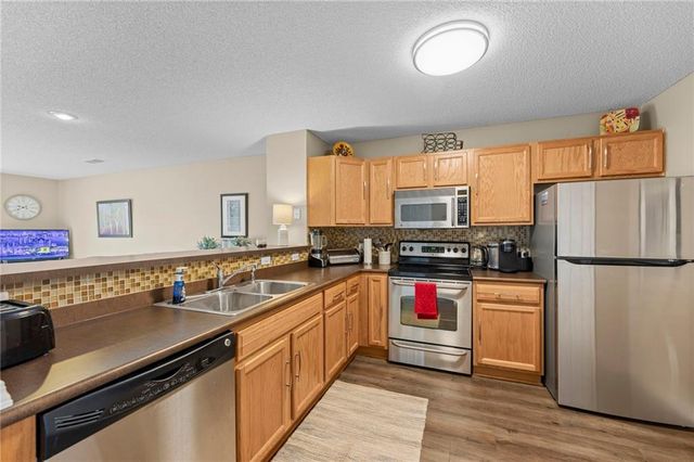 5521 N Fairmount Avenue, Kansas City, MO 64118