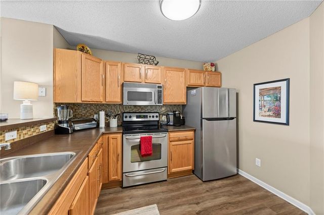 5521 N Fairmount Avenue, Kansas City, MO 64118