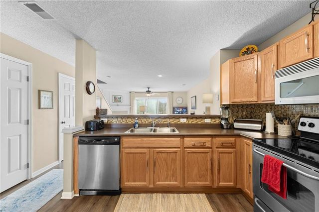 5521 N Fairmount Avenue, Kansas City, MO 64118