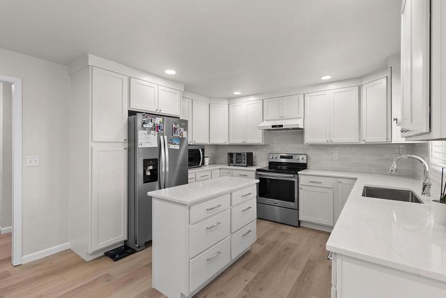 3529 N CHAPPELL DRIVE, Appleton, WI 54914