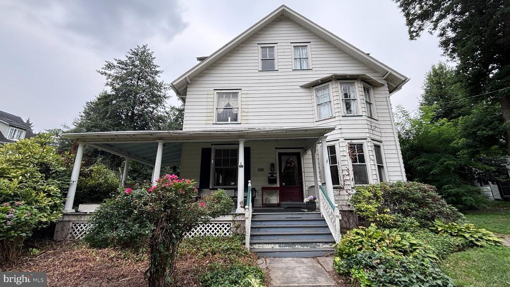 102 MAIN ST, RIVERTON, NJ 08077 — exterior