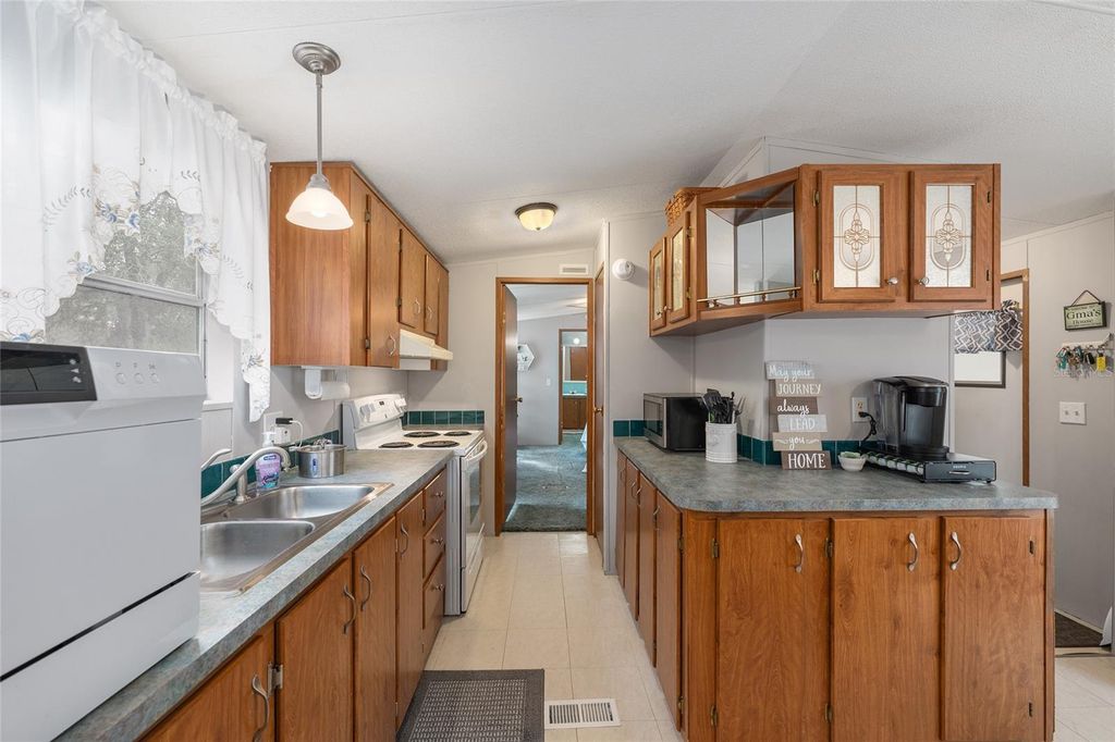 Image 12 of property listing at 161 HALL ROAD, Melrose, FL 32666