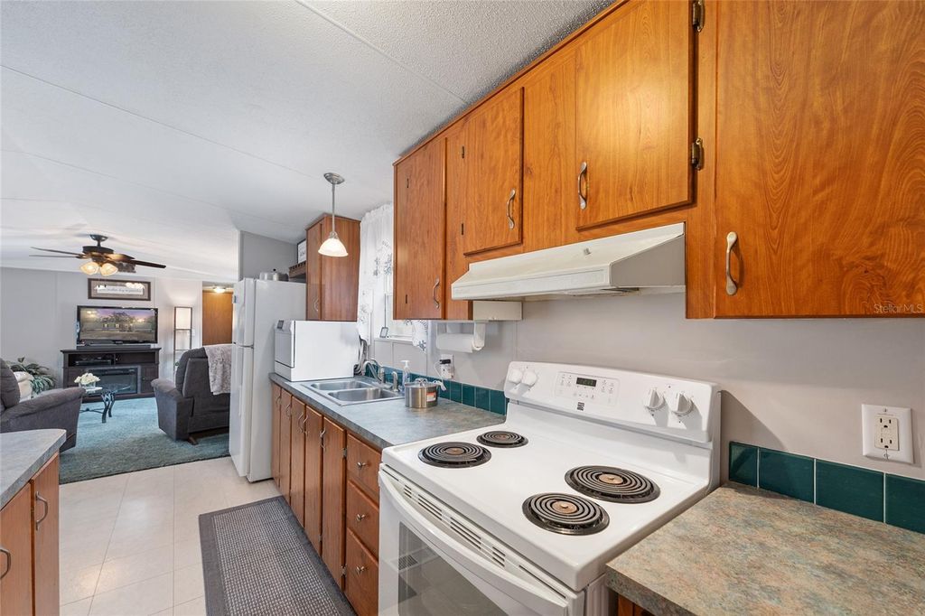 Image 13 of property listing at 161 HALL ROAD, Melrose, FL 32666