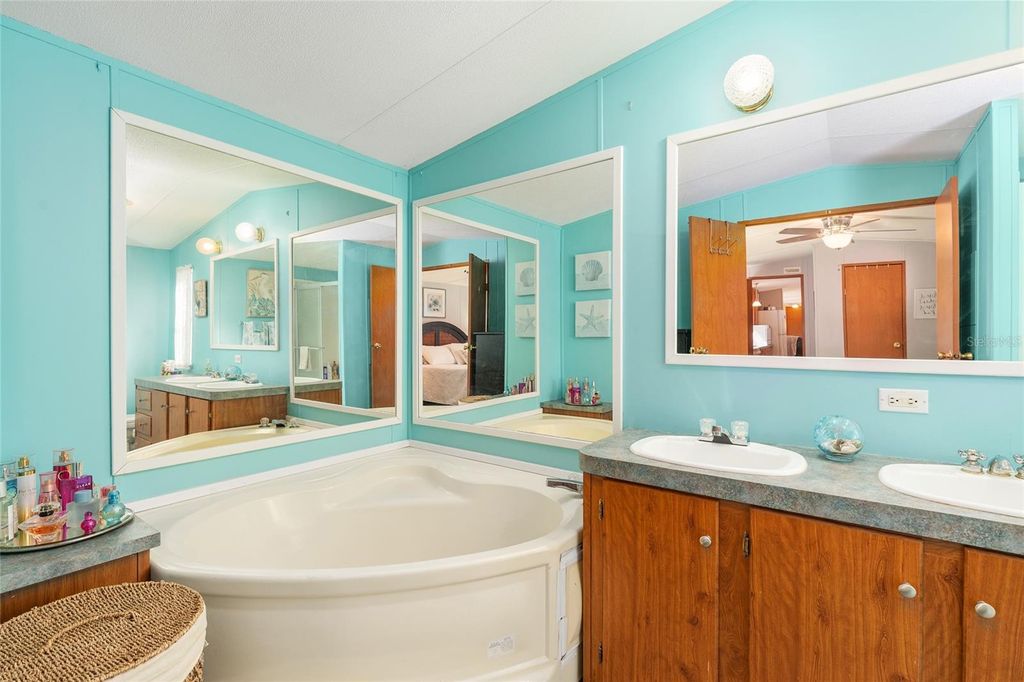 Image 28 of property listing at 161 HALL ROAD, Melrose, FL 32666