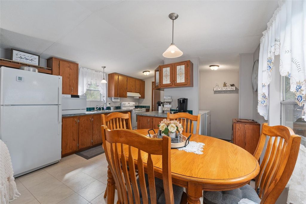 Image 6 of property listing at 161 HALL ROAD, Melrose, FL 32666