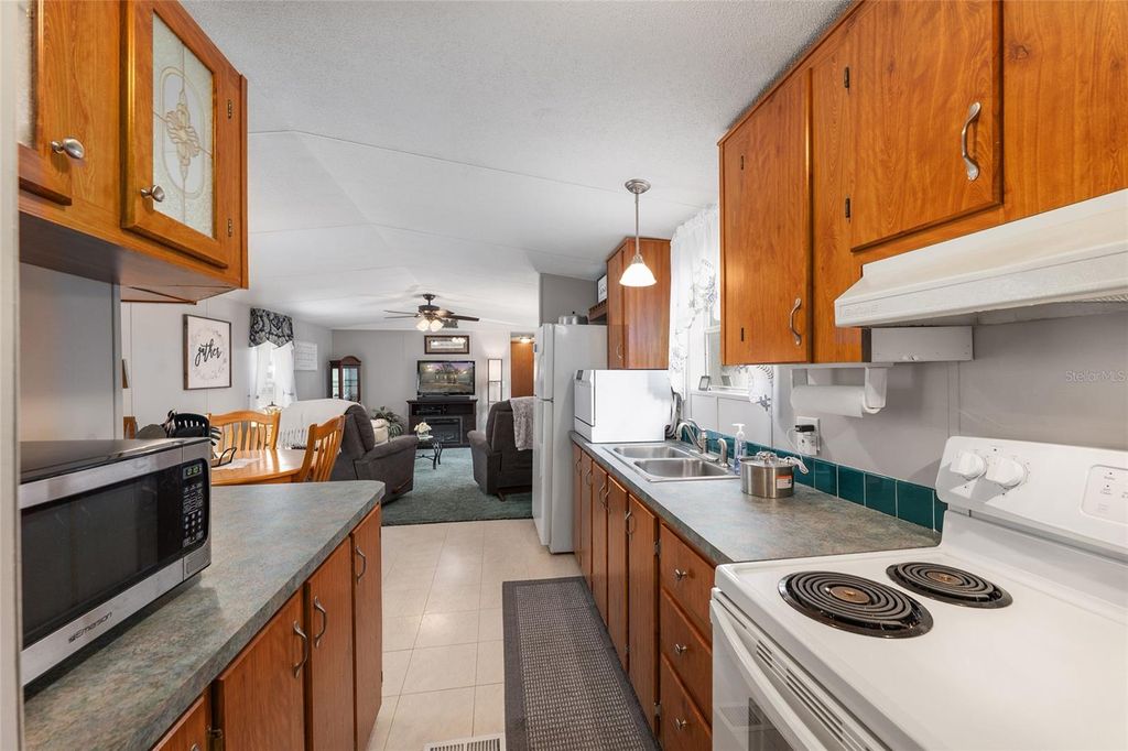 Image 10 of property listing at 161 HALL ROAD, Melrose, FL 32666