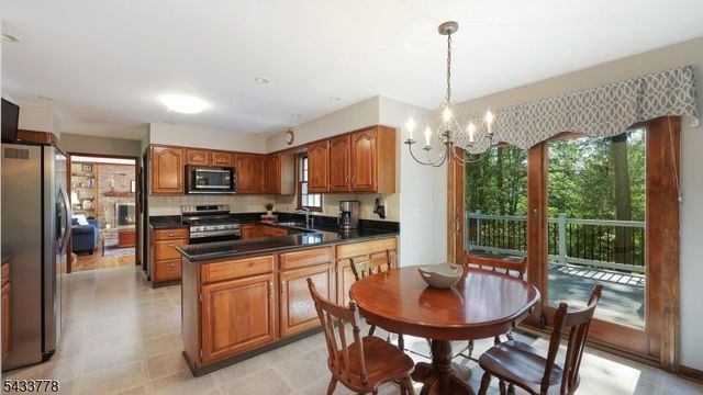 6 Deerwood Trl, Warren Twp., NJ 07059