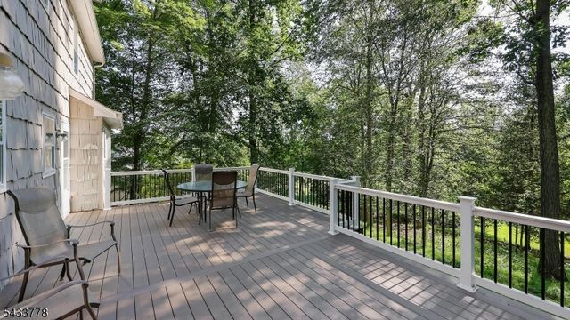 6 Deerwood Trl, Warren Twp., NJ 07059