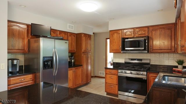 6 Deerwood Trl, Warren Twp., NJ 07059