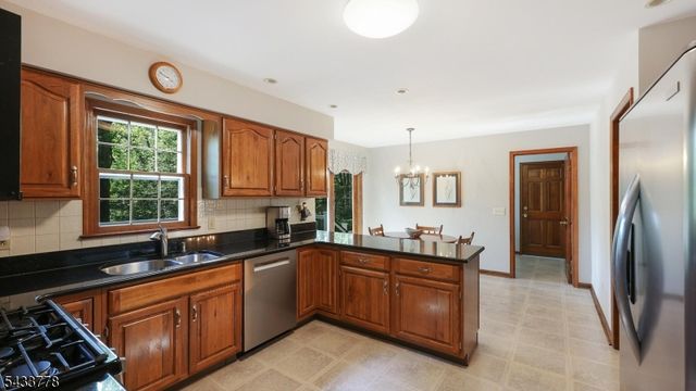6 Deerwood Trl, Warren Twp., NJ 07059
