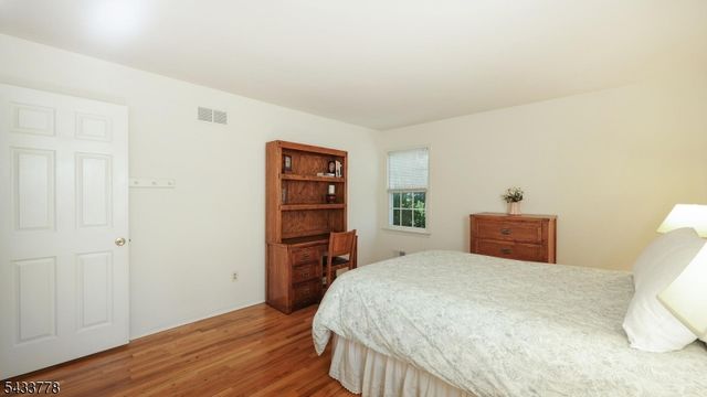6 Deerwood Trl, Warren Twp., NJ 07059