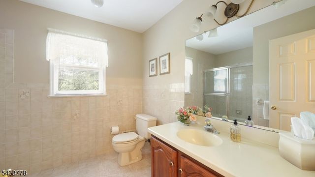 6 Deerwood Trl, Warren Twp., NJ 07059