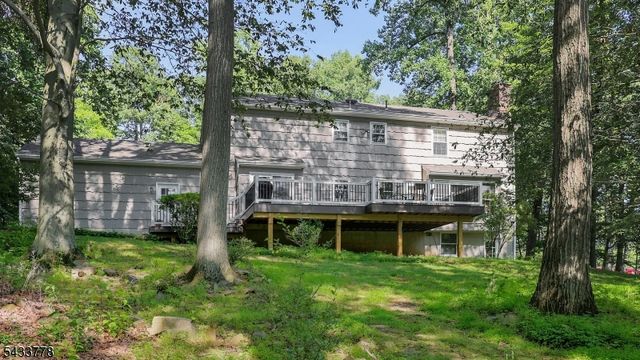 6 Deerwood Trl, Warren Twp., NJ 07059