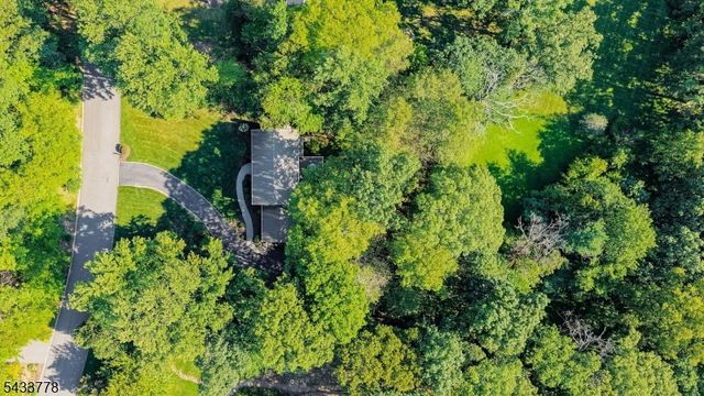 6 Deerwood Trl, Warren Twp., NJ 07059