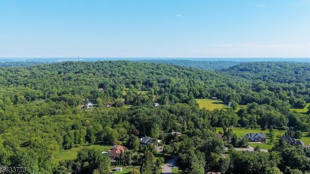 6 Deerwood Trl, Warren Twp., NJ 07059