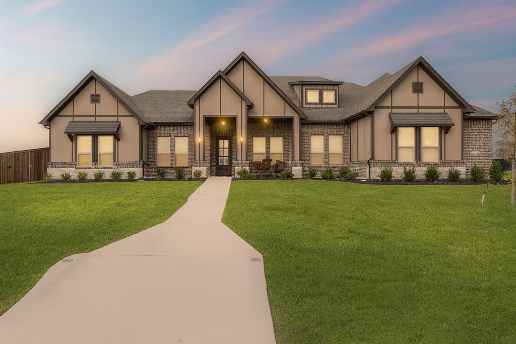 311 Lakota Parkway, Waxahachie, TX 75165
